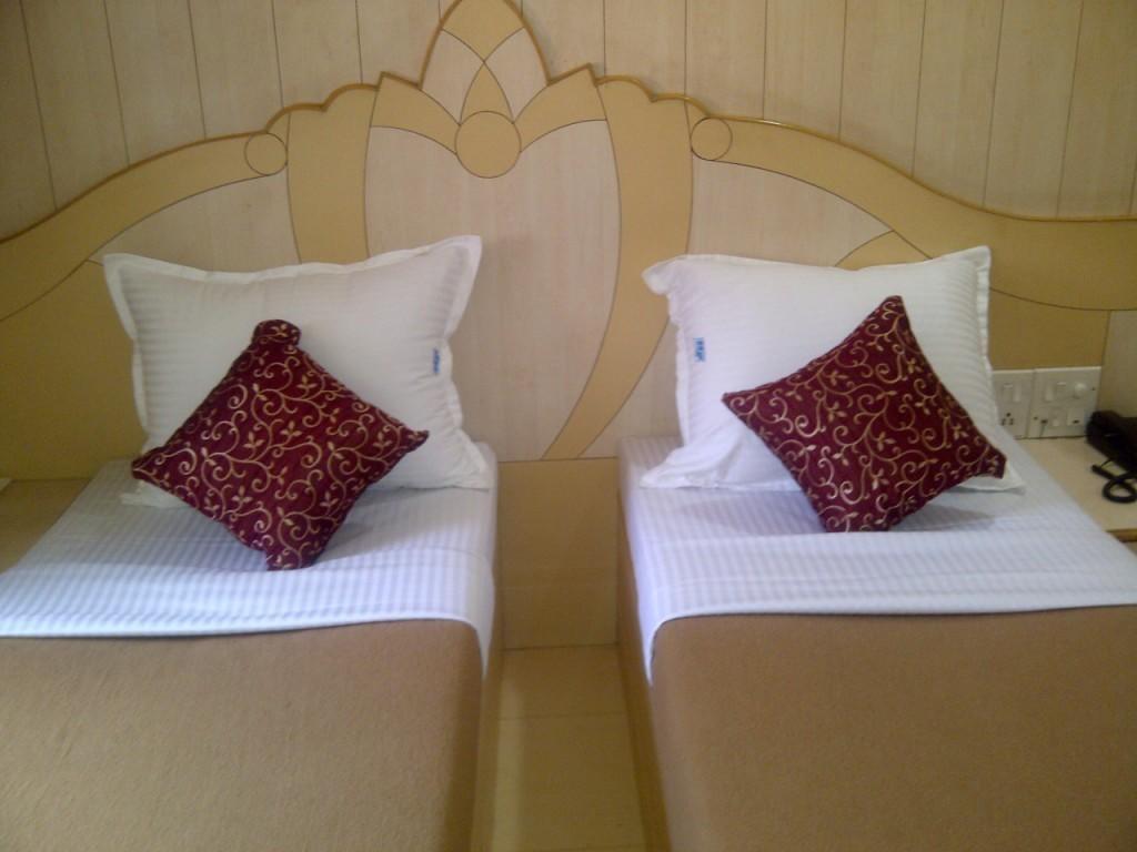 Om Sai Palace Hotel Poona Buitenkant foto