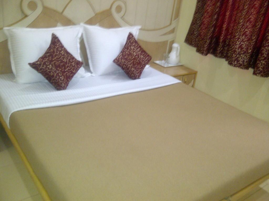 Om Sai Palace Hotel Poona Kamer foto