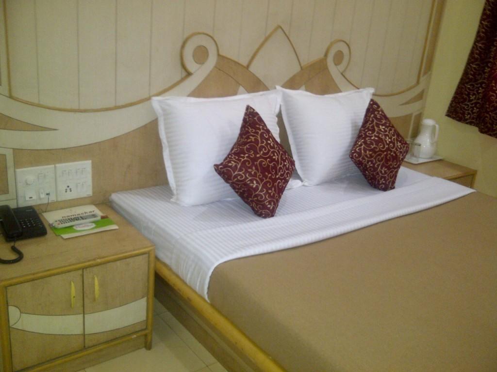 Om Sai Palace Hotel Poona Kamer foto