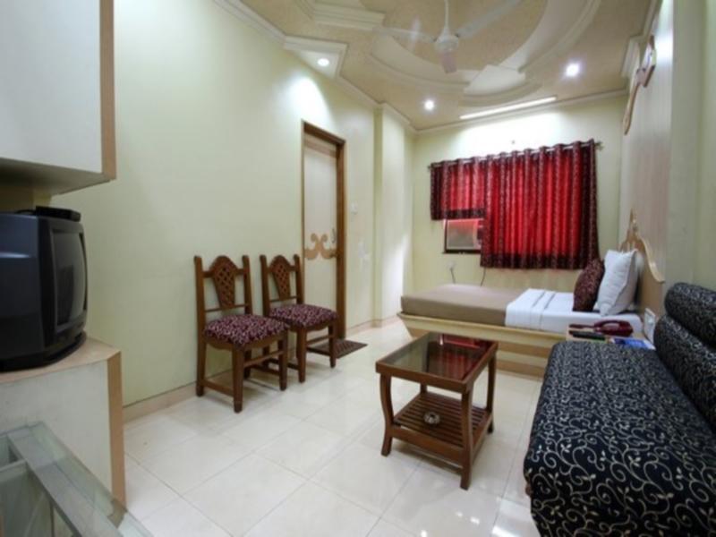 Om Sai Palace Hotel Poona Buitenkant foto